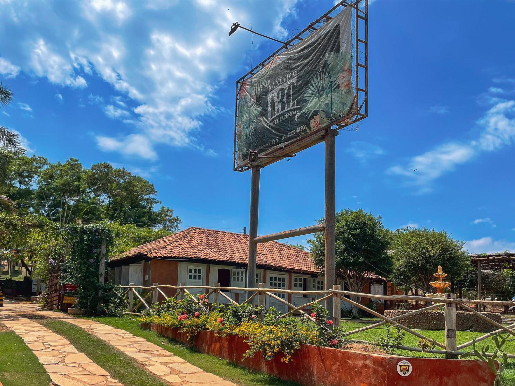 Ranchos 30 Hotel Fazenda Hidrolandia  Exterior foto